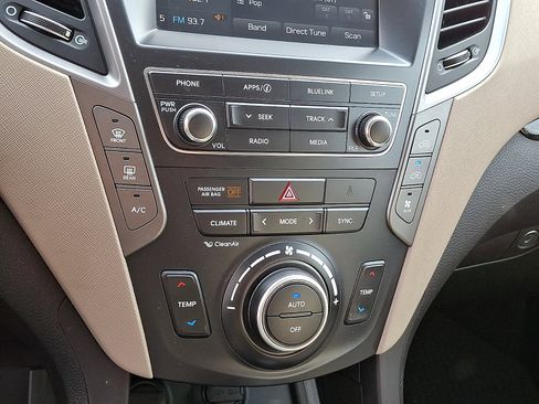 Used 2017 Hyundai Santa Fe SE FWD image 18