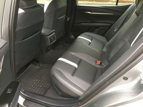 Used 2025 Toyota Camry SE AWD/4WD image 26