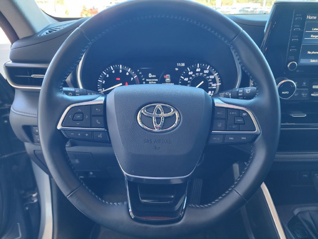 Used 2020 Toyota Highlander XLE FWD image 19