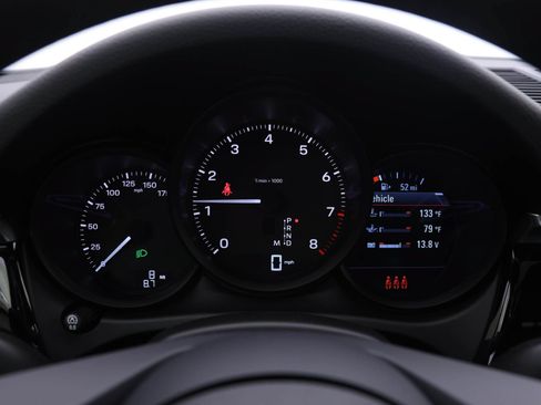 Used 2025 Porsche Macan AWD/4WD image 6
