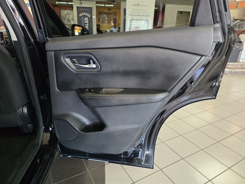 Used 2025 Nissan Rogue SV FWD image 15