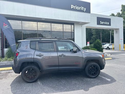 Used 2016 Jeep Renegade Trailhawk w/ Premium Trailhawk Package AWD/4WD image 2