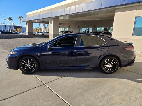 Used 2021 Toyota Camry SE image 3
