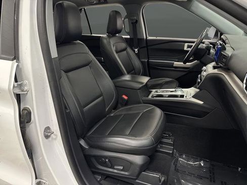 Used 2023 Ford Explorer XLT AWD/4WD image 30