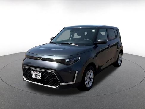 Used 2025 Kia Soul LX w/ LX Technology Package FWD image 7