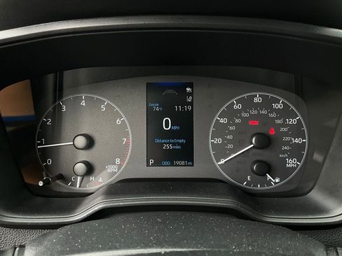 Used 2025 Toyota Corolla LE image 33