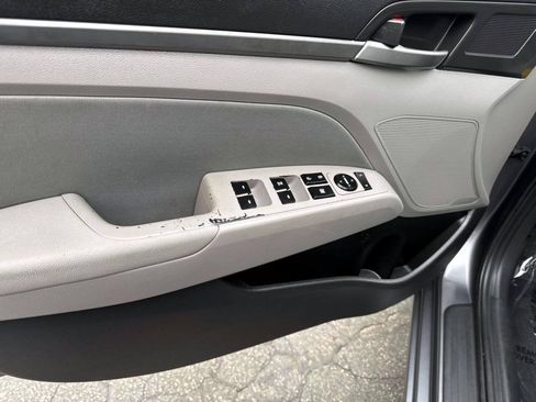 Used 2018 Hyundai Elantra SEL FWD image 11