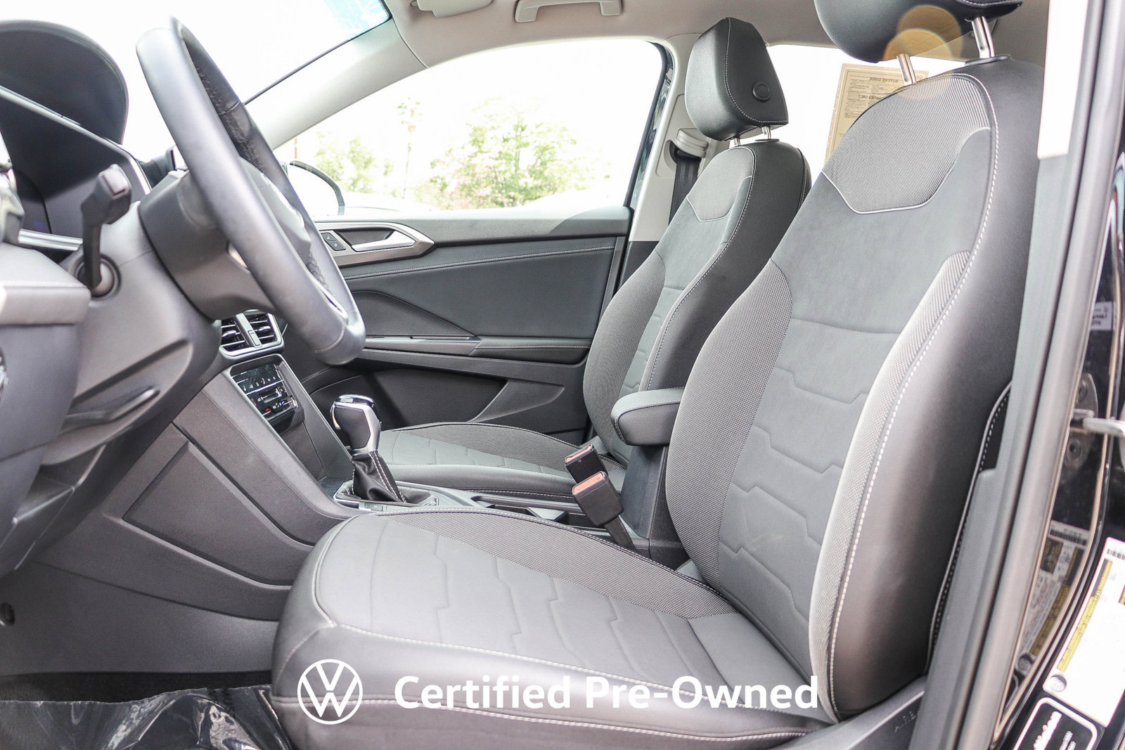 Certified 2025 Volkswagen Taos SE FWD image 19