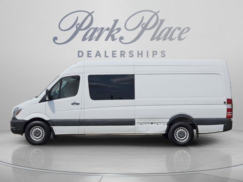 Used 2017 Mercedes-Benz Sprinter 2500 image 2