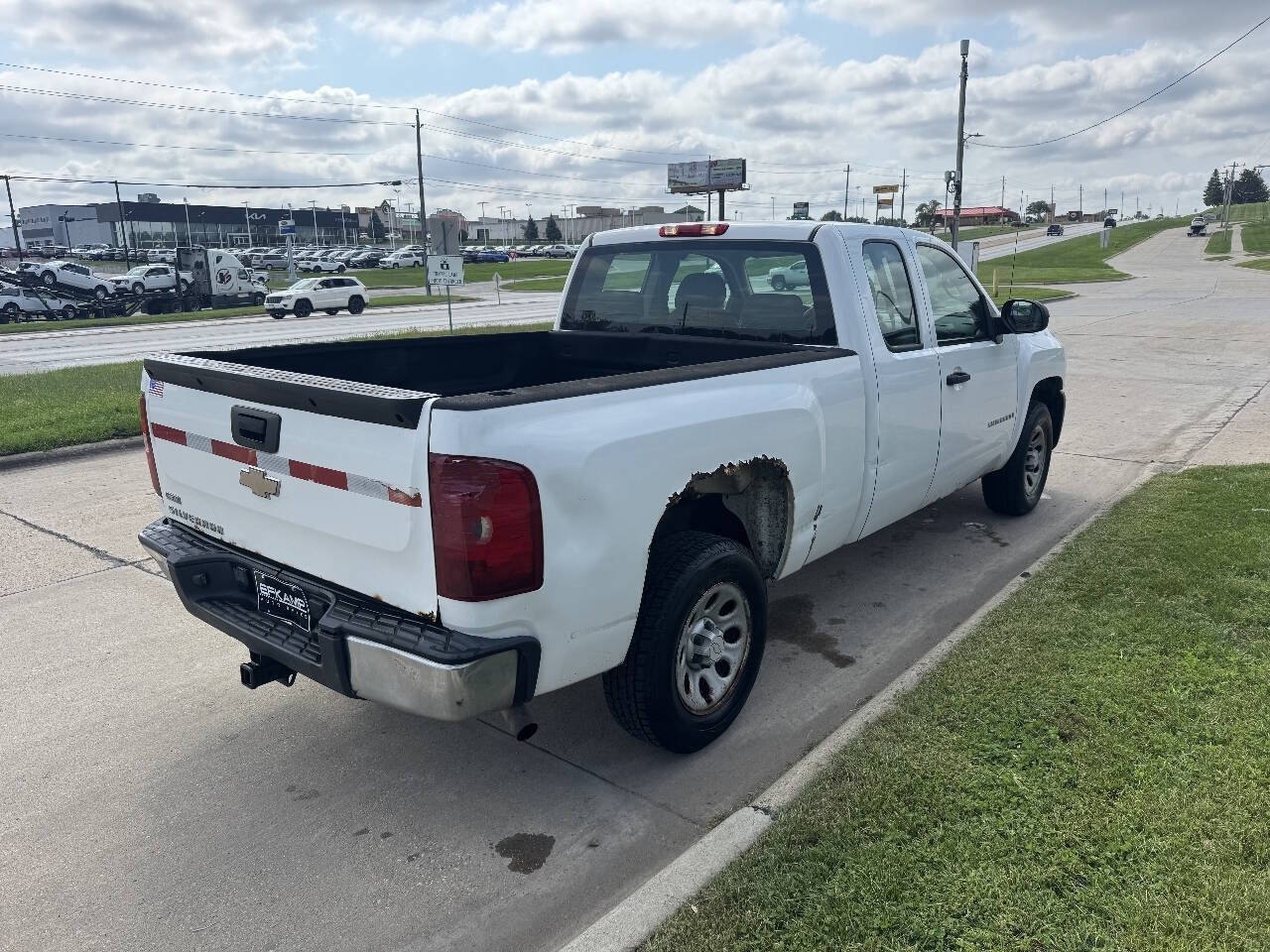 Used 2008 Chevrolet Silverado 1500 W/T w/ Towing Package RWD image 5