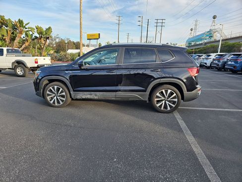 Certified 2023 Volkswagen Taos SE image 8