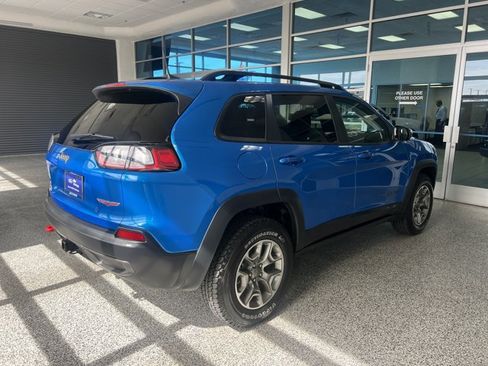 Used 2022 Jeep Cherokee Trailhawk w/ Comfort/Convenience Group AWD/4WD image 5