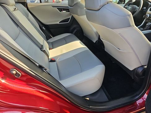 Used 2019 Toyota RAV4 Limited w/ Cold Weather Package FWD image 15