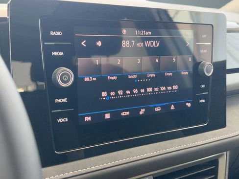 New 2026 Volkswagen Taos SE image 24