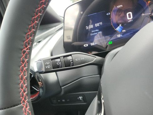 New 2025 Chevrolet Equinox EV RS image 28