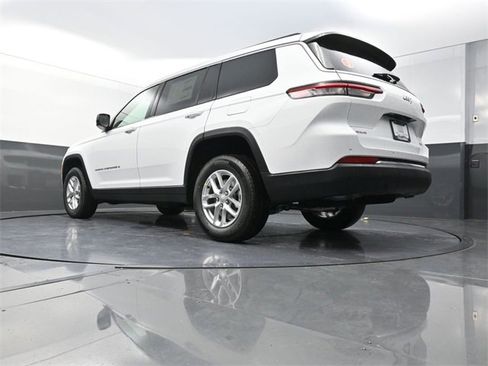 New 2025 Jeep Grand Cherokee L Laredo image 21
