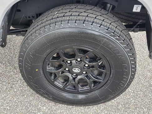 Certified 2022 Toyota Tacoma SR5 image 30