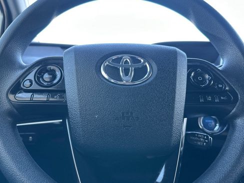 Certified 2020 Toyota Prius LE FWD image 23
