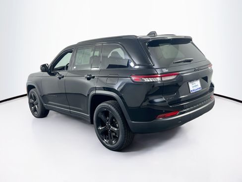 Used 2023 Jeep Grand Cherokee Altitude AWD/4WD image 7