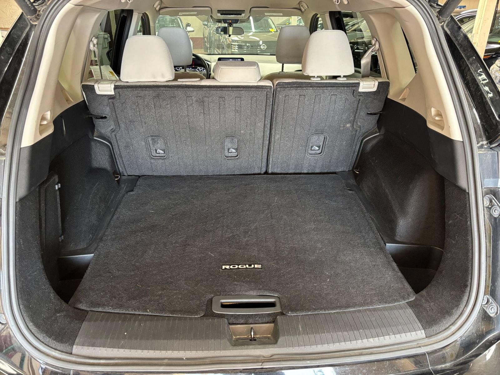 Used 2025 Nissan Rogue SV AWD/4WD image 32