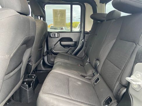 Used 2022 Jeep Gladiator Willys image 15