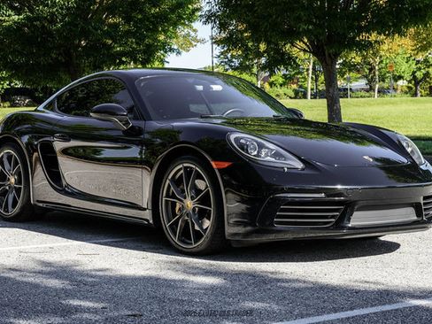 Used 2017 Porsche 718 Cayman RWD image 10
