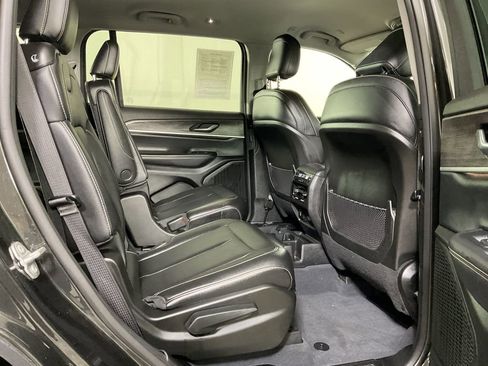 Used 2023 Jeep Grand Cherokee L Limited w/ Black Appearance Package AWD/4WD image 25