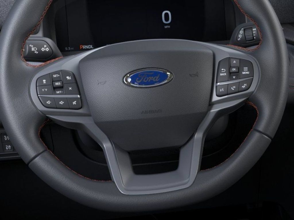 Used 2025 Ford Explorer Active w/ Active Comfort Package RWD image 13