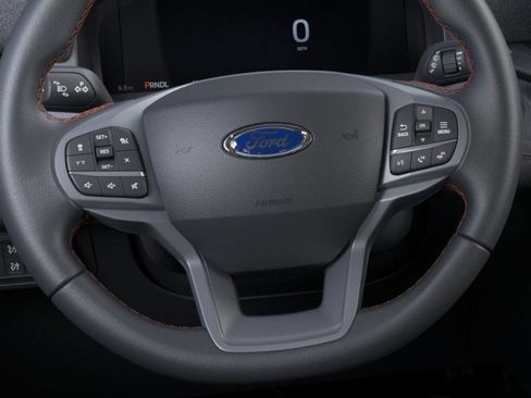 Used 2025 Ford Explorer Active w/ Active Comfort Package RWD image 13