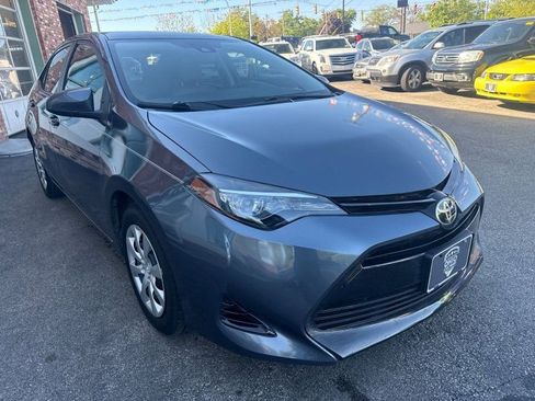 Used 2018 Toyota Corolla LE FWD image 3