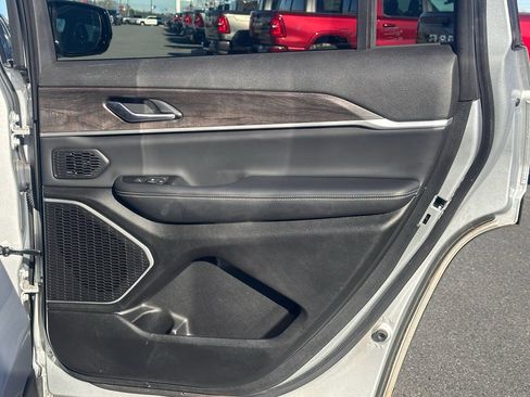 Used 2023 Jeep Grand Cherokee L Limited image 33