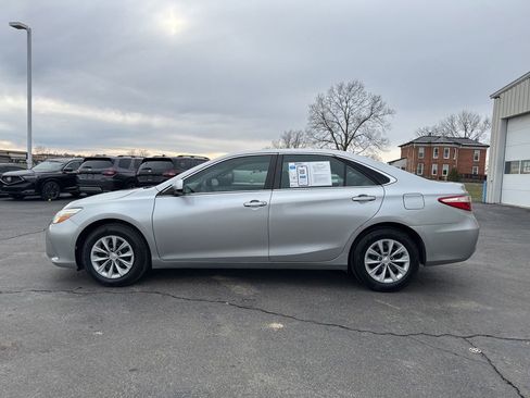 Used 2015 Toyota Camry LE image 2
