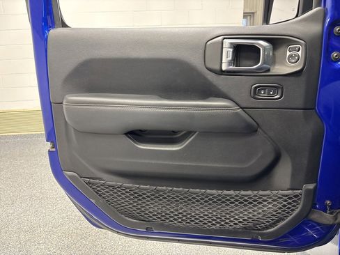 Used 2018 Jeep Wrangler Unlimited Sahara image 27