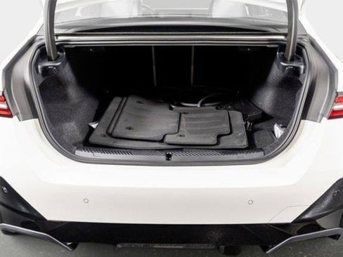 Used 2025 BMW i5 xDrive40 w/ M Sport Package AWD/4WD image 17
