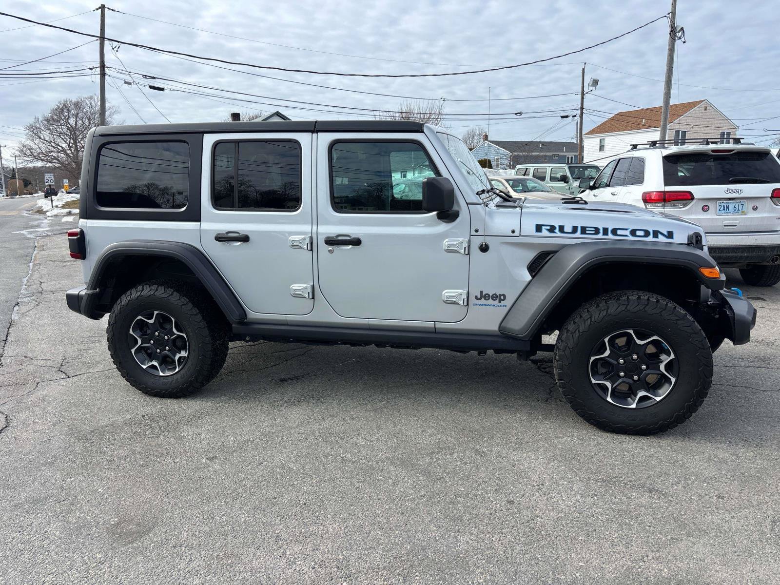 Used 2023 Jeep Wrangler Unlimited Rubicon 4xe w/ Cold Weather Group AWD/4WD image 2