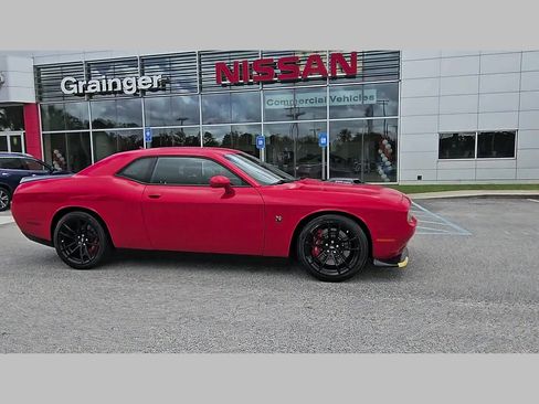 Used 2019 Dodge Challenger R/T Scat Pack w/ Shaker Package RWD image 37