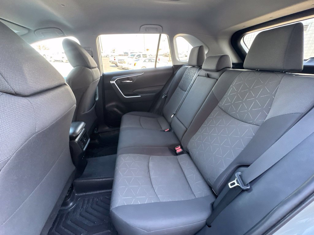 Used 2021 Toyota RAV4 XLE AWD/4WD image 32