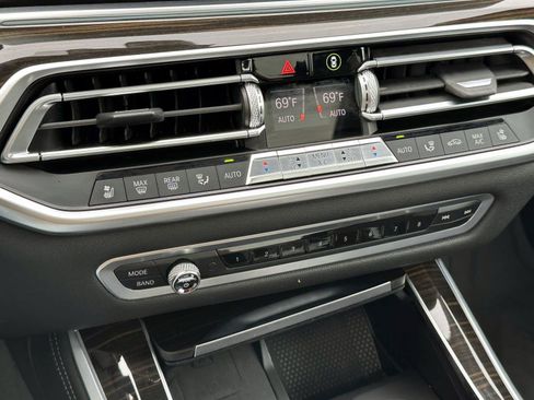 Used 2019 BMW X5 xDrive50i w/ M Sport Package image 27