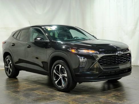 Used 2025 Chevrolet Trax RS w/ Driver Confidence Package FWD image 1