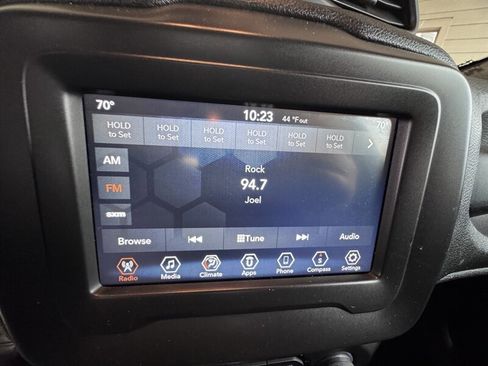 Used 2019 Jeep Renegade Latitude image 19