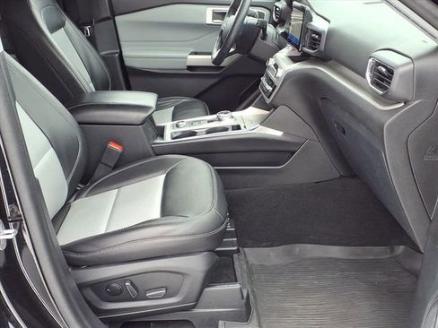 Used 2023 Ford Explorer XLT w/ Equipment Group 202A image 26