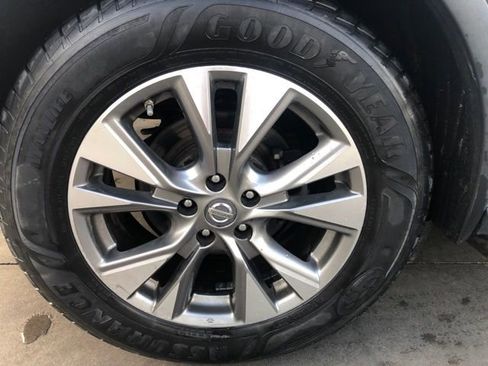 Used 2018 Nissan Murano SV image 18