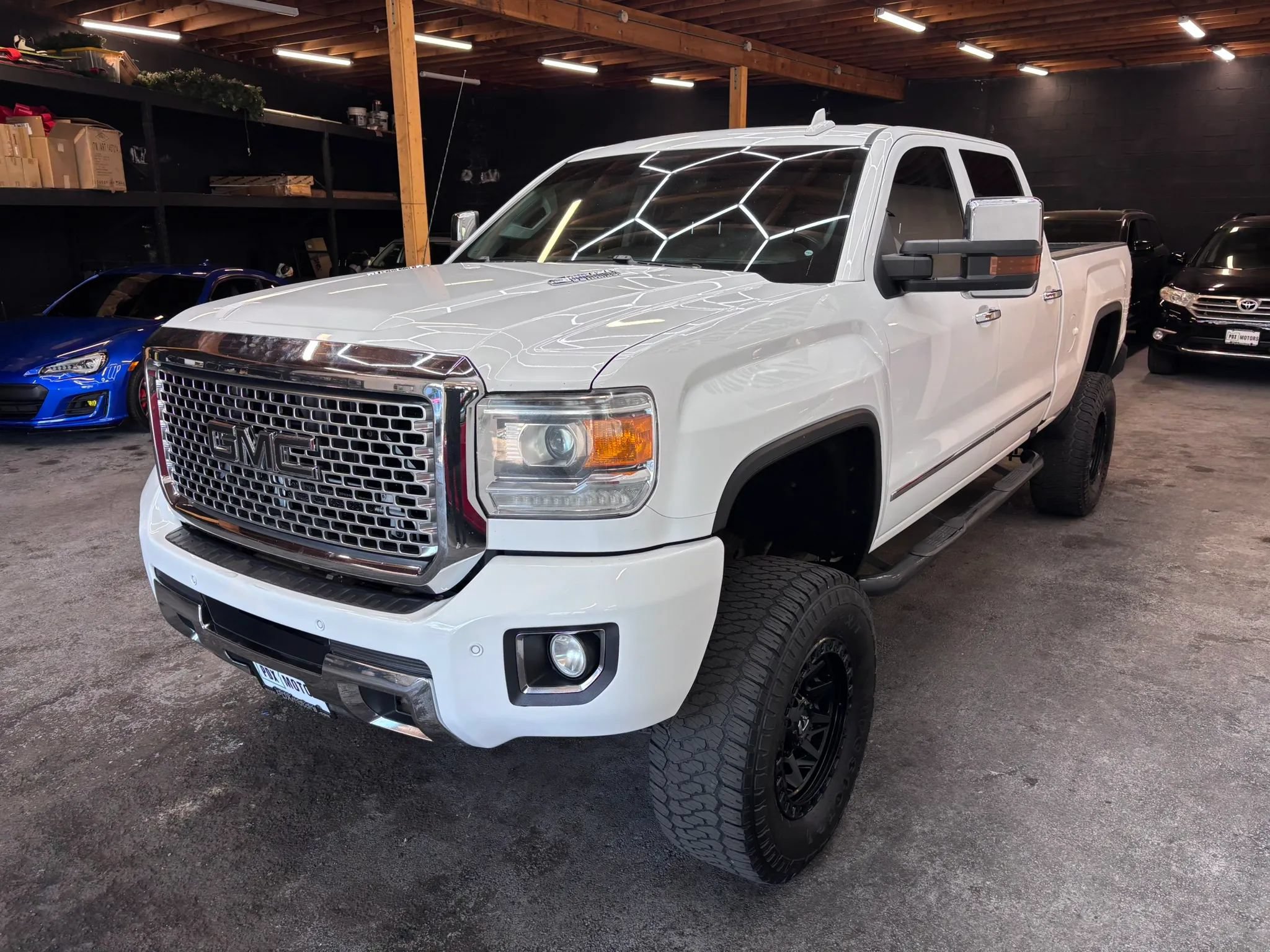 Used 2016 GMC Sierra 2500 Denali w/ Duramax Plus Package AWD/4WD image 4