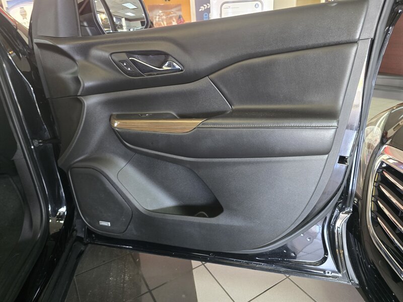 Used 2018 GMC Acadia SLE w/ Driver Alert Package I AWD/4WD image 16