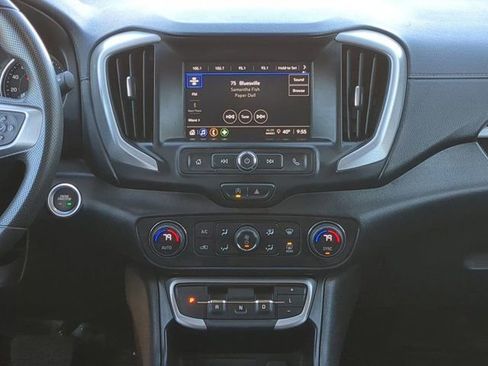 Used 2024 GMC Terrain SLE w/ Driver Convenience Package image 18