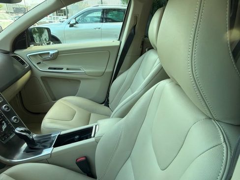 Used 2016 Volvo XC60 T5 Platinum FWD image 4