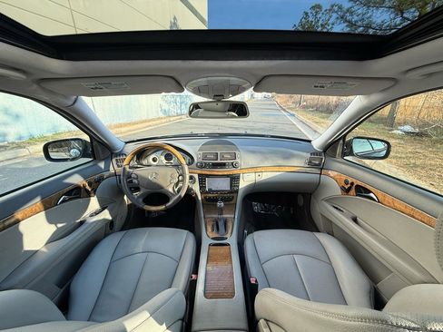 Used 2008 Mercedes-Benz E 350 4MATIC Sedan image 26