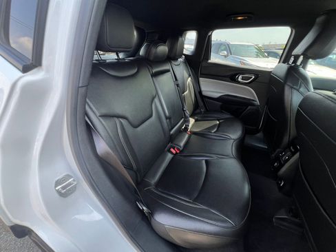 Used 2025 Jeep Compass Limited AWD/4WD image 33