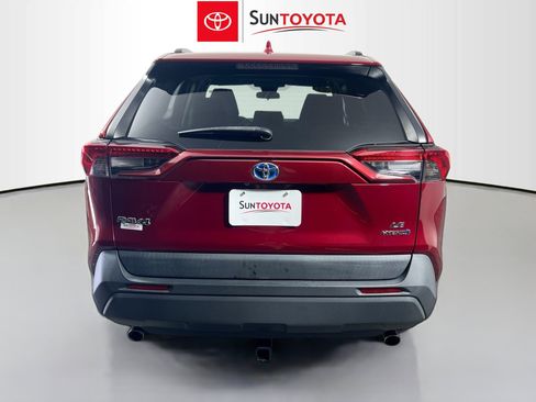 Used 2021 Toyota RAV4 LE image 5