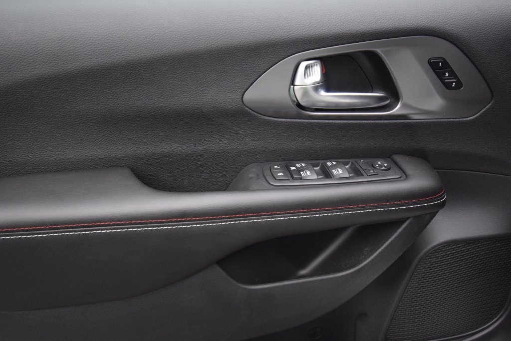 New 2027 Chrysler Pacifica Select FWD image 31